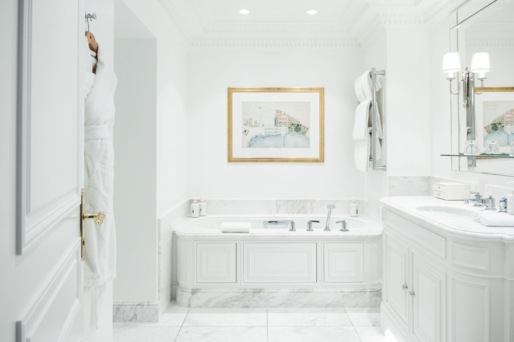 Bathroom of the Superior City and Garden View Room at Beau-Rivage Palace in Lausanne
