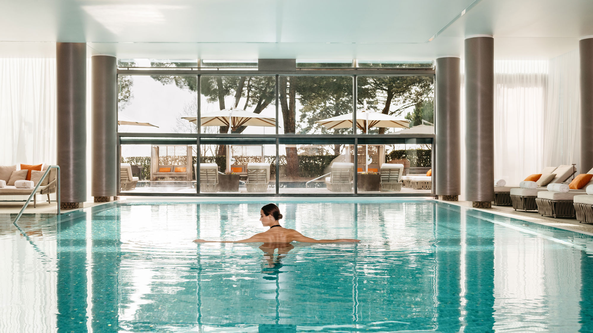 beau-rivage-palace-spa-guerlain-piscine-interieure-08.jpg