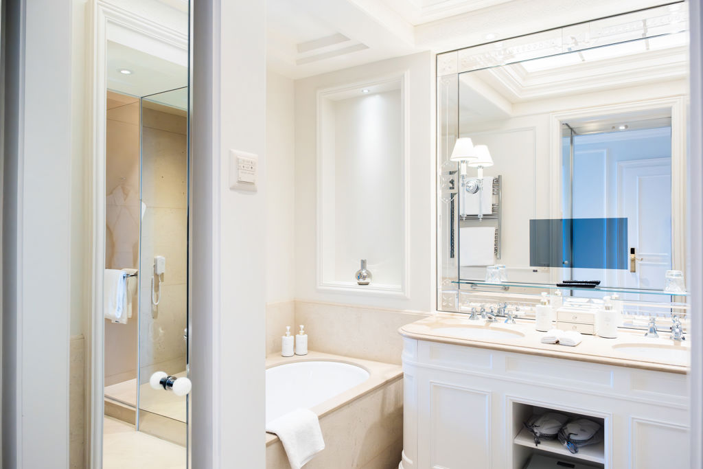 Bathroom of the Superior Lake and Alps View Room at Beau-Rivage Palace in Lausanne