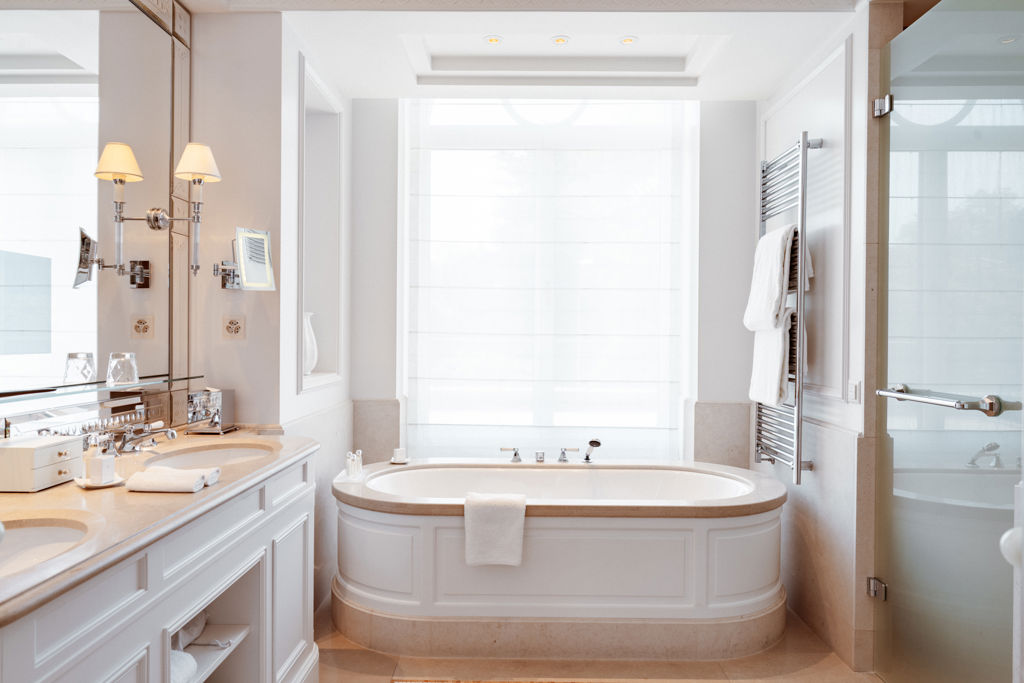 Bathroom of the Junior Suite Palace Ground Floor Room at Beau-Rivage Palace in Lausanne
