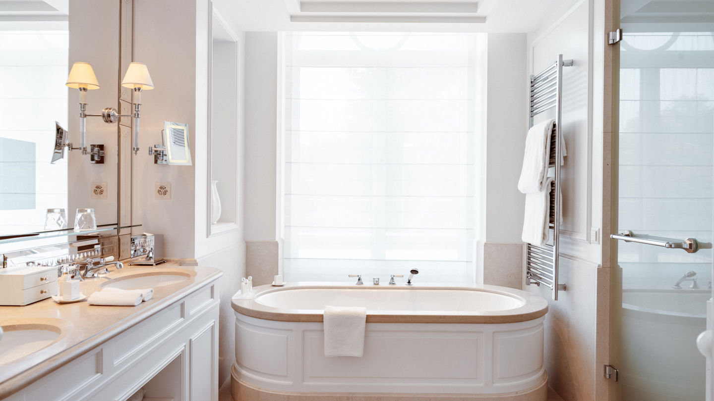Bathroom of the Junior Suite Palace Ground Floor Room at Beau-Rivage Palace in Lausanne