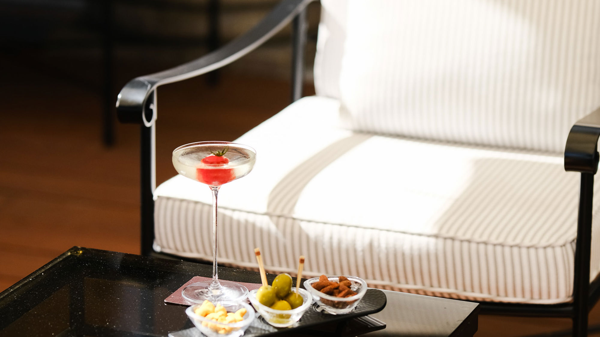 beau-rivage-palace-bar-cocktails-tapas-03.jpg