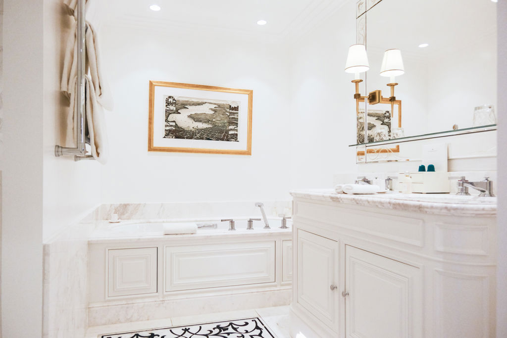 Bathroom of the Deluxe Riviera Room at Beau-Rivage Palace in Lausanne