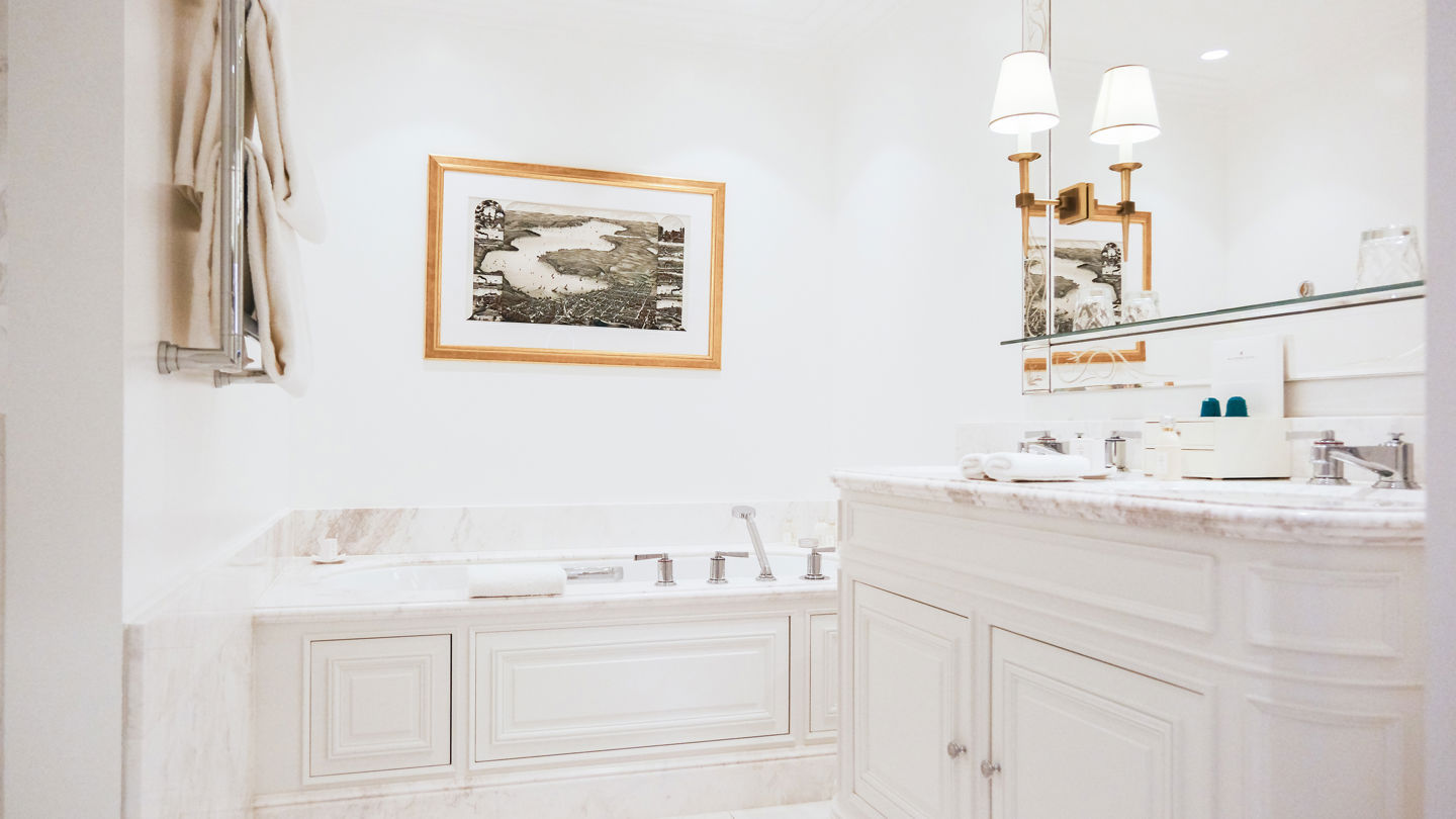 Bathroom of the Deluxe Riviera Room at Beau-Rivage Palace in Lausanne