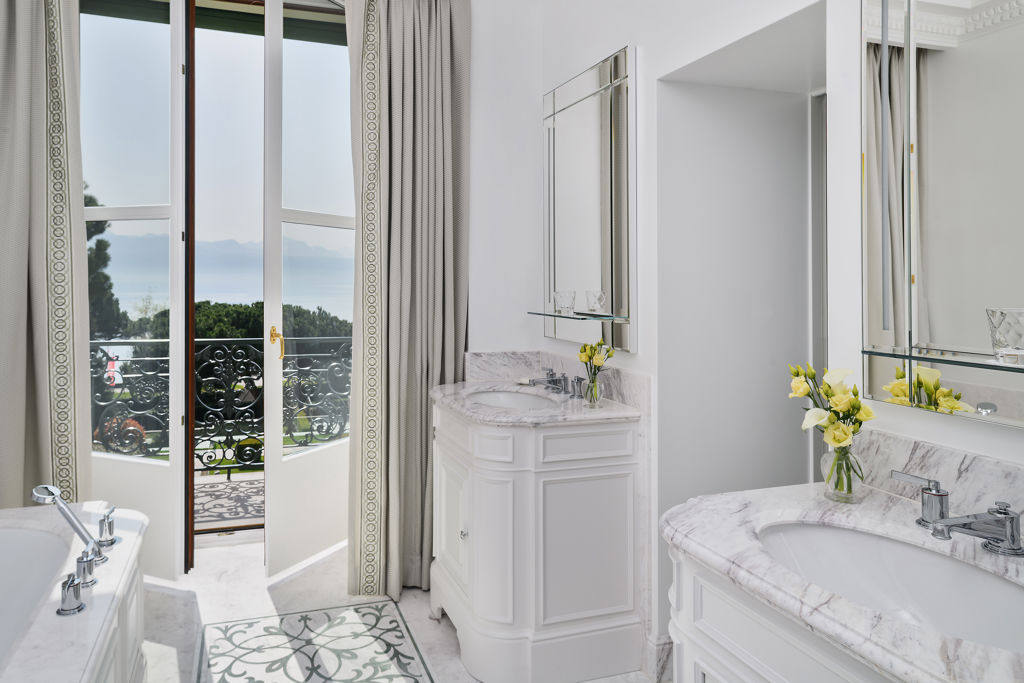 Bathroom of the Riviera Suite at Beau-Rivage Palace in Lausanne overlooking the lake and the Alps