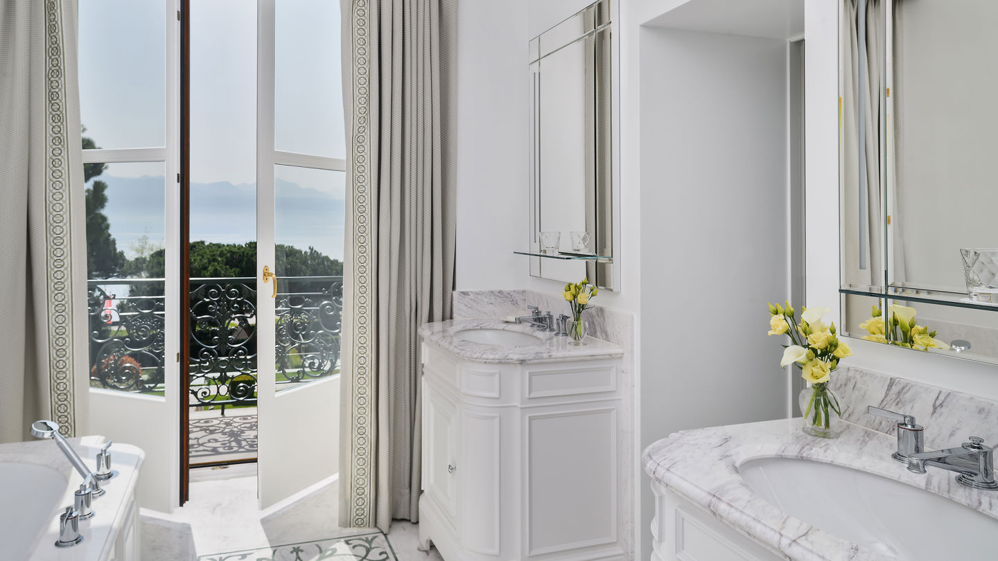Bathroom of the Riviera Suite at Beau-Rivage Palace in Lausanne overlooking the lake and the Alps