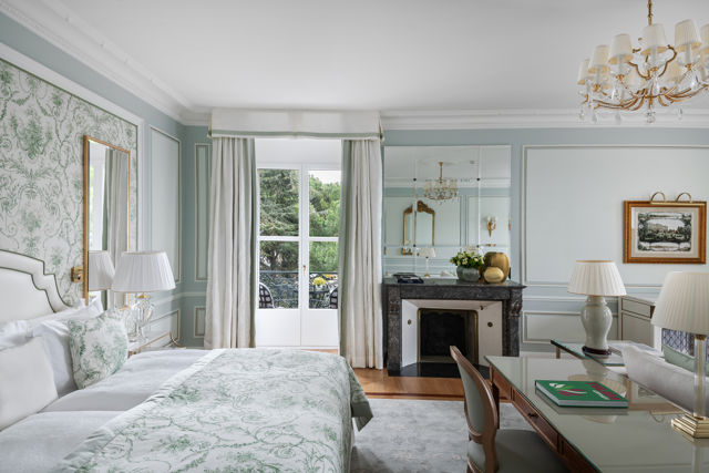 Bedroom and lounge area in the Junior Suite Beau-Rivage Room at Beau-Rivage Palace in Lausanne overlooking the gardens