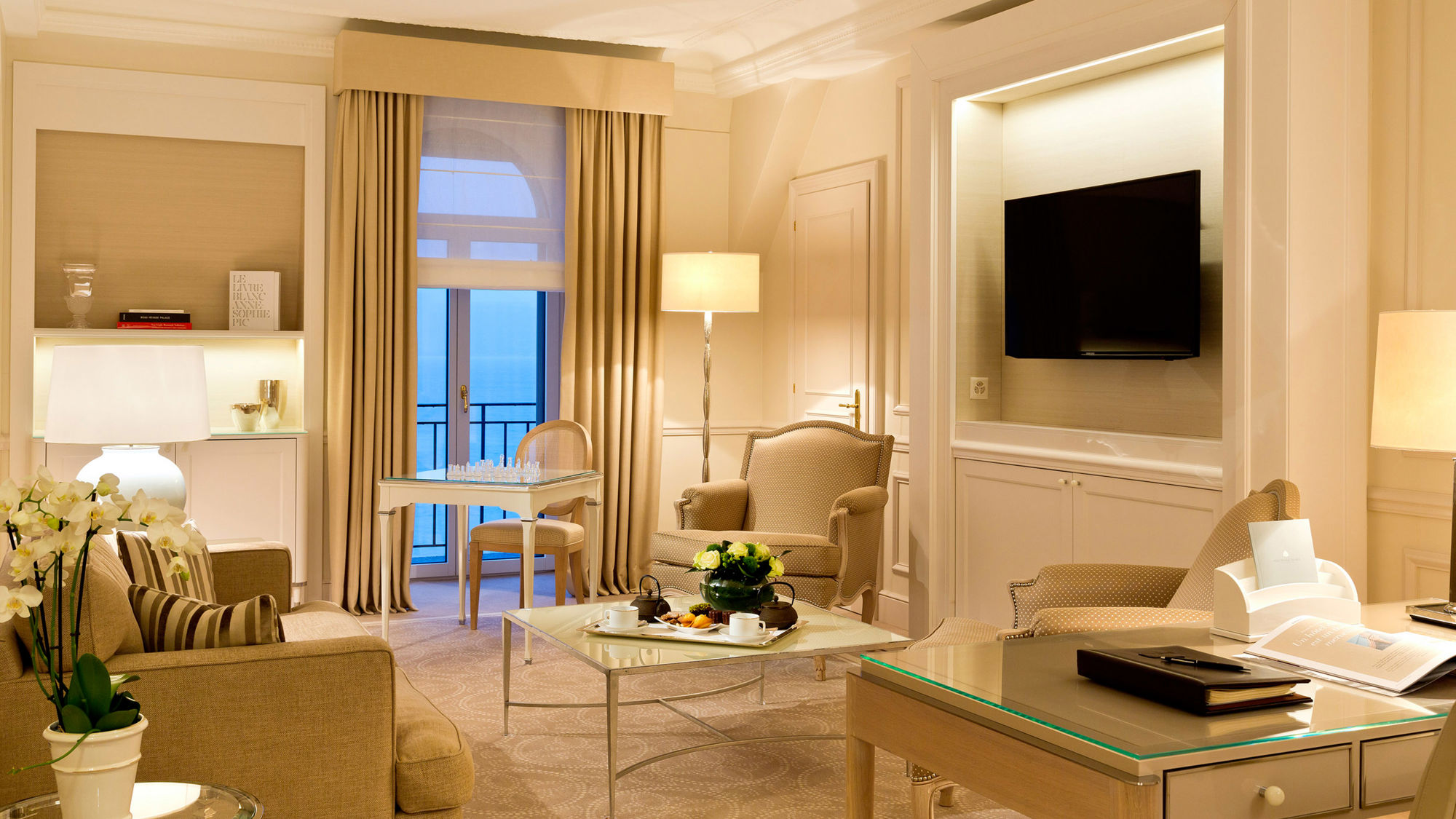 Lounge area of the Junior Suite Léman Room at Beau-Rivage Palace in Lausanne overlooking the lake and the Alps