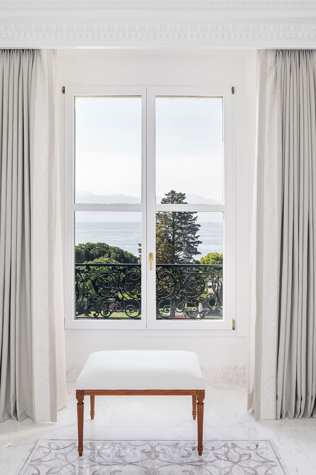 Bathroom of the Royal Suite at Beau-Rivage Palace in Lausanne overlooking the lake and the Alps