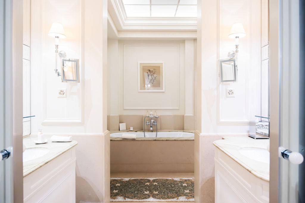Bathroom of the Junior Suite Palace Room at Beau-Rivage Palace in Lausanne