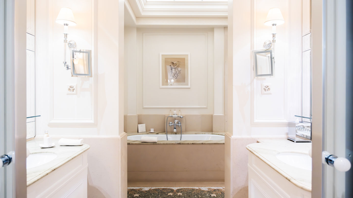 Bathroom of the Junior Suite Palace Room at Beau-Rivage Palace in Lausanne