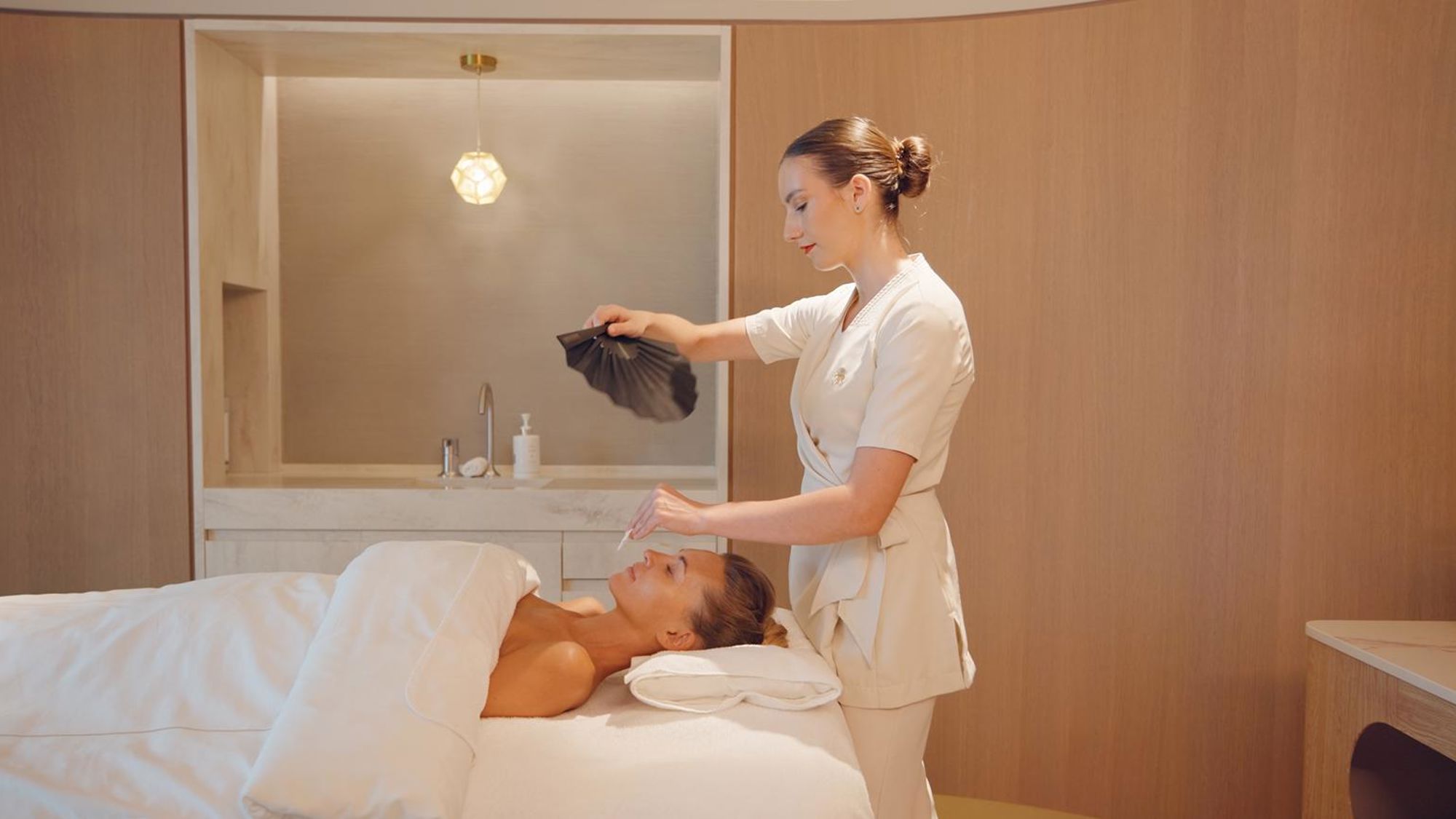 beau-rivage-palace-spa-guerlain-rituel-soin-30.jpg