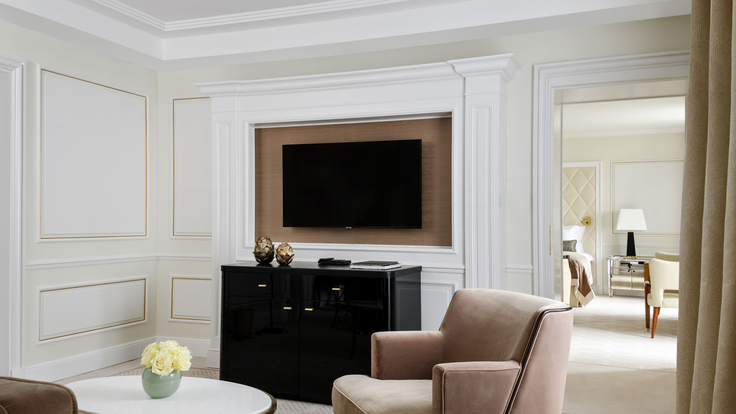 Lounge area of the Deluxe Riviera Room at Beau-Rivage Palace in Lausanne