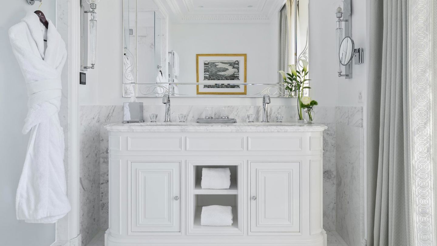 View of Lake Geneva from the Royal Suite at Beau-Rivage Palace in Lausanne, featuring a luxurious bathroom and refined interior; luxury hotel in Lausanne and 5-star palace hotel in Lausanne Ouchy for an exclusive stay and premium experience.