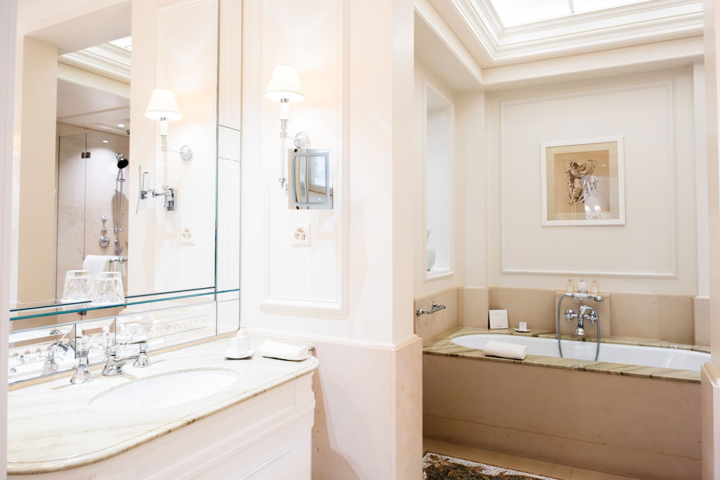 Bathroom of the Junior Suite Palace Room at Beau-Rivage Palace in Lausanne