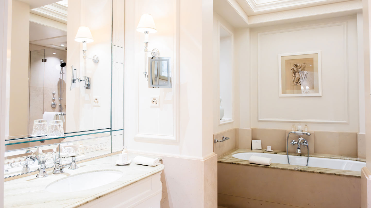 Bathroom of the Junior Suite Palace Room at Beau-Rivage Palace in Lausanne